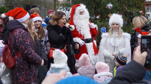Wspólne ubieranie choinki w Giżycku | fotorelacja