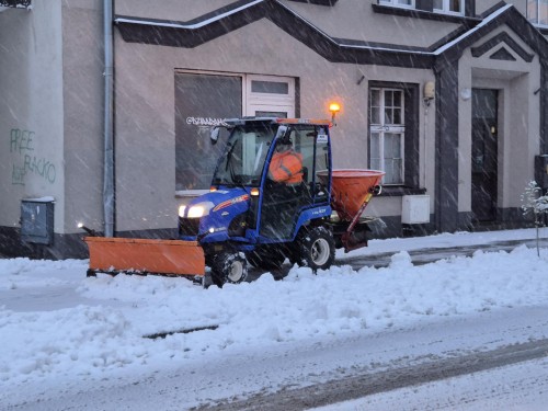 Uwaga Giżycko! Trudne warunki na drogach spowodowane intensywnymi opadami śniegu