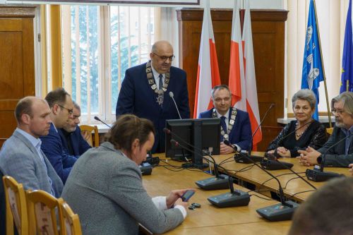 Uroczysta Sesja Rady Miejskiej i wręczenie Medalu za zasługi dla Miasta ks. Borkowskiemu