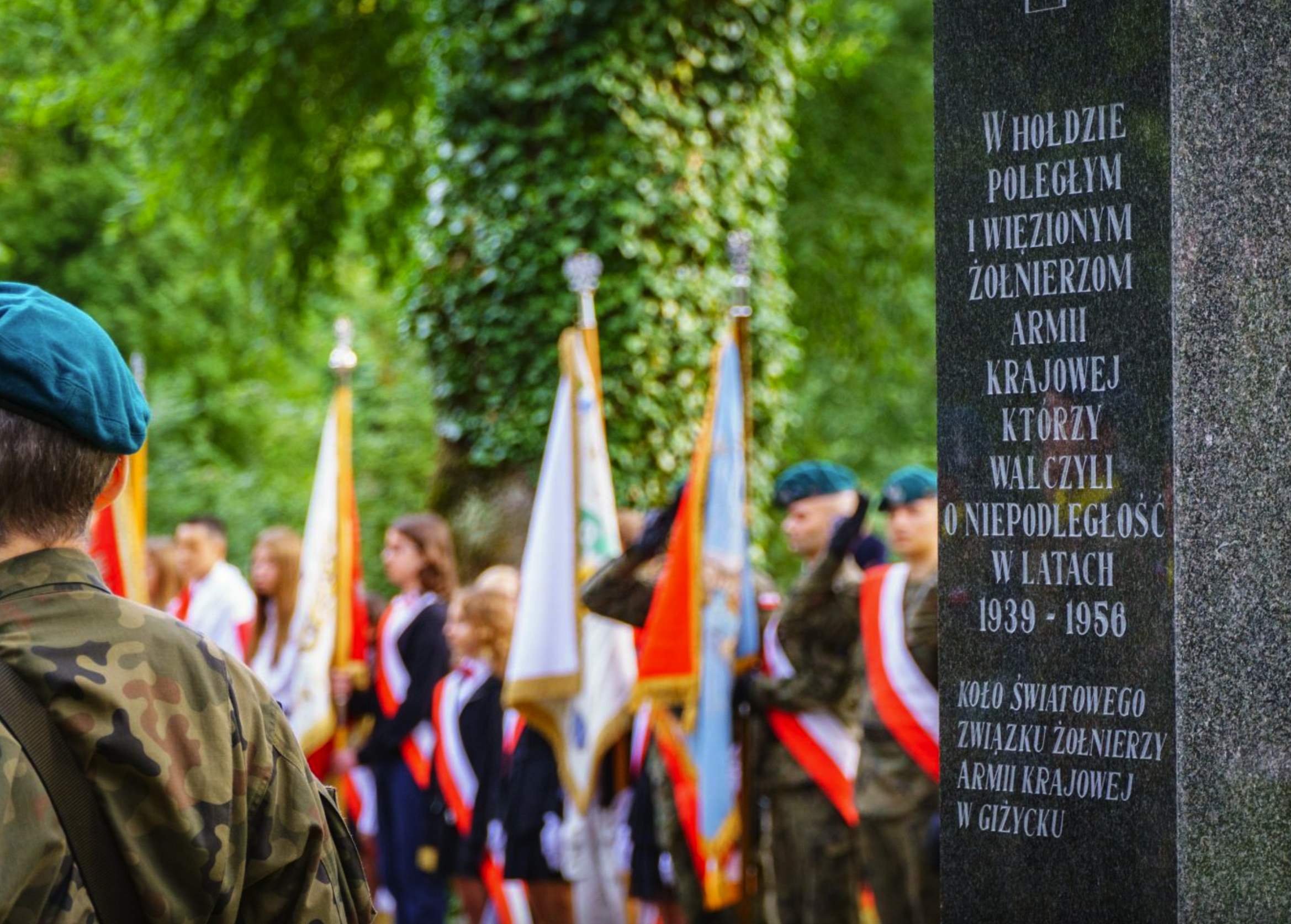 Uroczystości patriotyczne na placu w Parku Rogera Goemaere'a